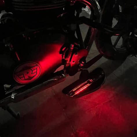 Super Meteor 650 - Low set angle adjustable RIDER footboards (Small/La