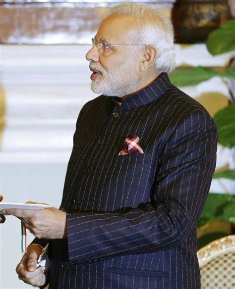 Modi's suit enters Guinness as 'most expensive sold at auction ...