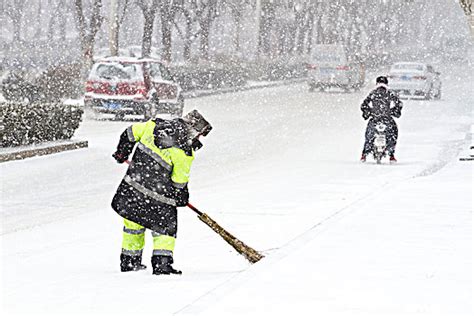 村里扫雪,其它,自然风景,摄影,汇图网www.huitu.com