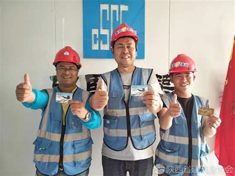 中建七局四公司项目为劳务工人办理实名制工资发放银行卡 - 陕西省建筑业协会