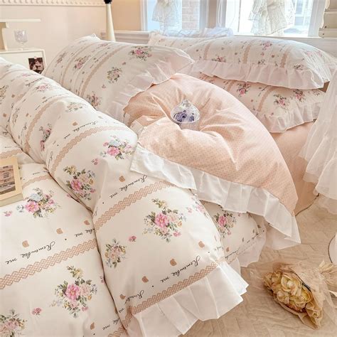 Amazon.com: VM VOUGEMARKET Pink Flower Comforter Set Twin White Ruffle ...