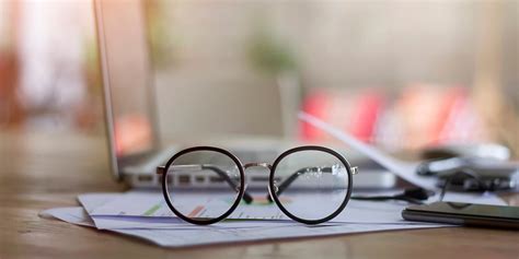Spectacles for managers – top quality lenses and frames with great ...