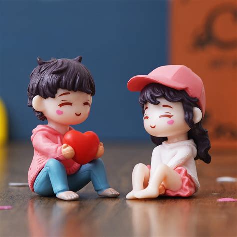 Buy Amazon Brand - Umi Valentine Love Couple Miniature Statue Showpiece ...