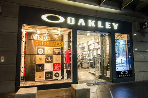 ibiza espanha o que tem loja da Oakley