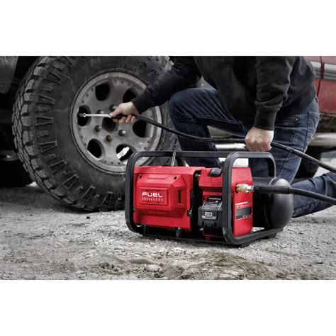 Milwaukee M18 FUEL Cordless 2-Gallon Quiet Portable Air Compressor ...