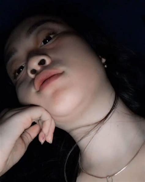 Viral! Video 5 Menit Bu Guru Salsa yang Viral, Netizen Buru ...