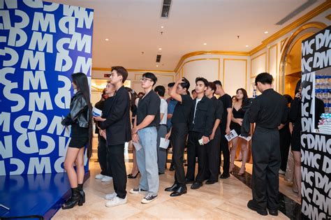 Gần 800 thí sinh đổ bộ casting show DMC - AQUAFINA của nhà thiết kế Đỗ Mạnh Cường tại Hà Nội.