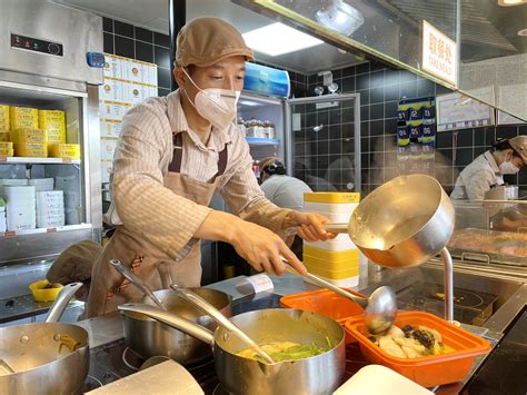 在“小县城”里开火锅店，日流水4万-东方日成餐饮设计