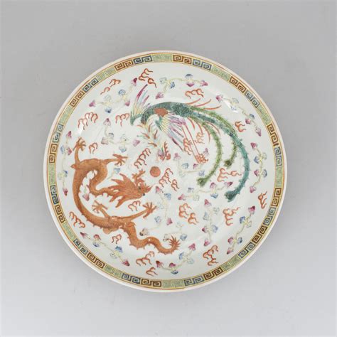 A dragon and phoenix dish with Qianlong six charachtere mark, about ...