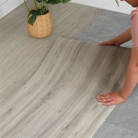 Amazon.com: WIFEA Vinyl Flooring Roll 23.6X 118"/19 Sq.Ft, Wood Grain ...