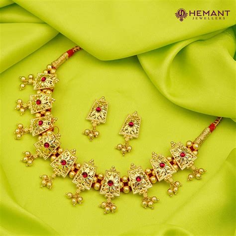 Traditional Maharashtrian Kolhapuri Gadi Thushi Flower Square WT ...