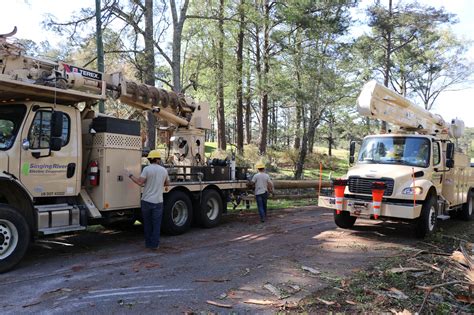 Singing River Electric sends linemen to East Mississippi Electric to ...