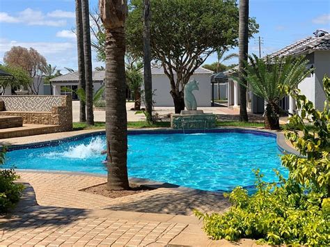 LA FIATO LUXURY LODGE (Dalmada) - Guesthouse Reviews, Photos, Rate ...