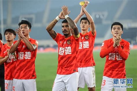 足球——足协杯：广州恒大淘宝不敌上海上港_比赛