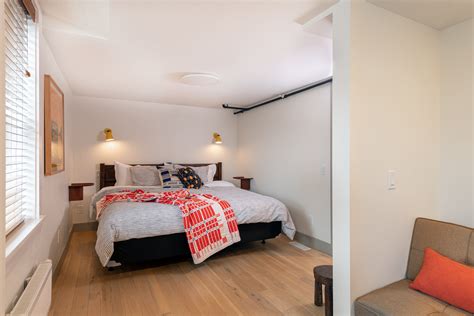 Stable Inn Book Your Stay — BT—VT