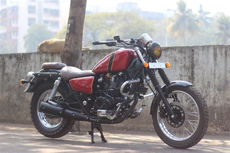 Bajaj Avenger Modified by JEDI Customs as Old school Bike