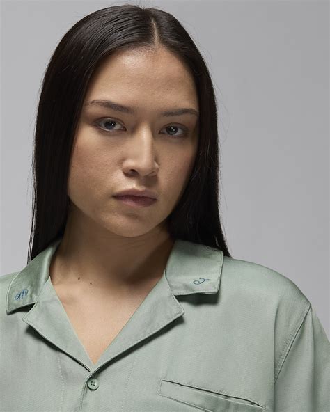 Jordan Women's Woven Solid Top. Nike MY