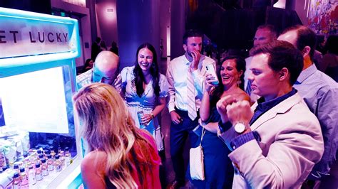 Cocktail Claw Machine 的图像结果