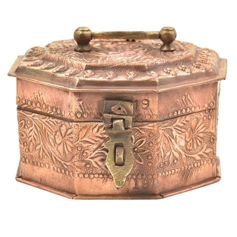 Indian Embossed Pattern Copper Betel Nut Pandan Box