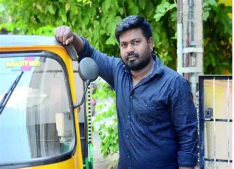 Bengaluru auto driver turns life saviour, rescues newborn amid garbage ...