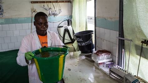 [1310.5511] Fluid fragmentation from hospital toilets HD Wallpaper