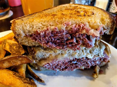 Classic Corn Beef Reuben. : r/eatsandwiches
