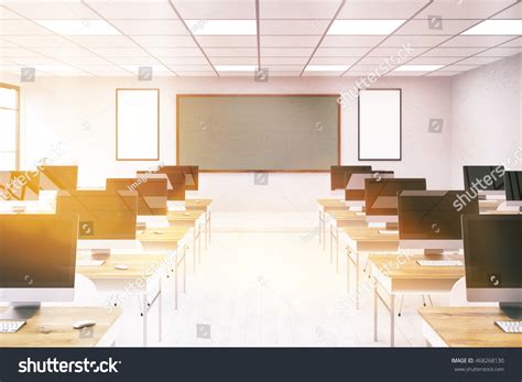 Computer Lab Interior 的图像结果