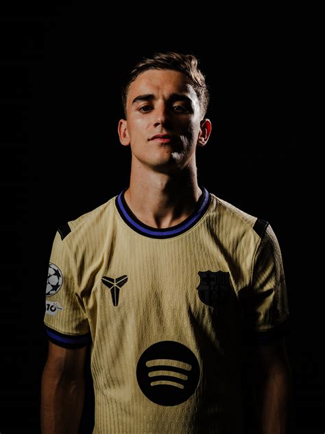 R. ARAUJO | La Liga Men's away jersey 25/26 FC Barcelona x Kobe Bryant ...