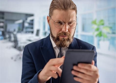 Cucasian Man Business Suit 的图像结果