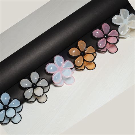 Stunning Pearl Finish Single Flower Clutch – Elevate Your Hairstyle No ...
