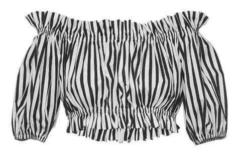 Sonam Kapoor’s trendy midriff-baring top | Femina.in