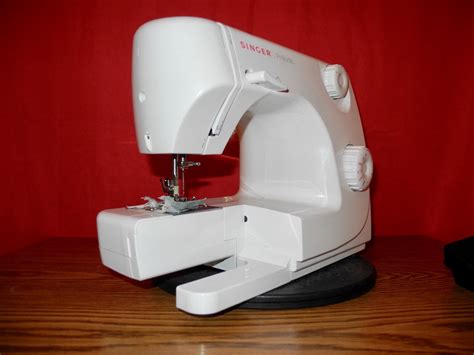 Threading a Singer Prelude Sewing Machine 的图像结果