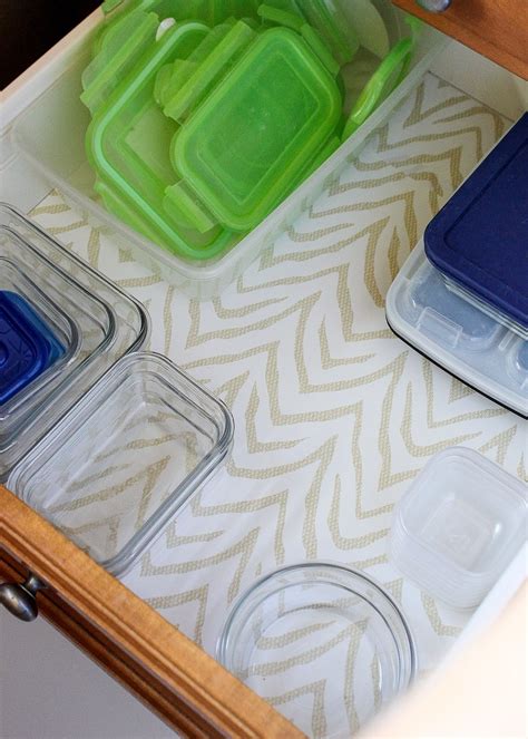 Organizing Food Storage Containers 的图像结果