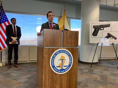 Smith & Wesson must cough up internal docs on how it markets guns ...