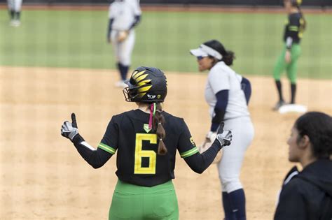 No. 19 Oregon softball earns explosive 7-2 win over No. 25 San Diego ...