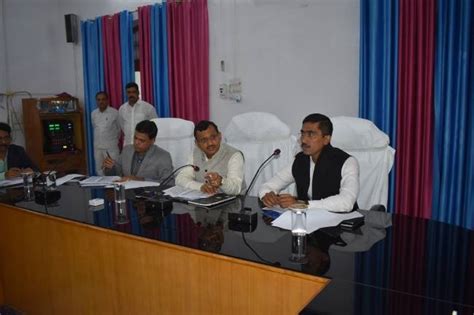 आधार सीडिंग में शिथिलता पर बिफरे सचिव - Secretary upset over laxity in ...