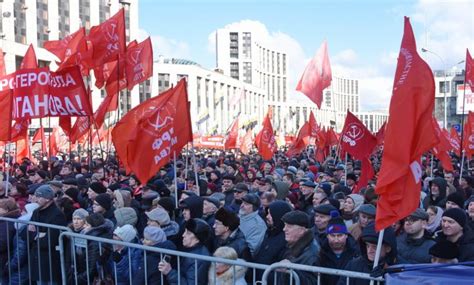 Thousands Protest in Russia in Defense of Workers’ Rights | NewsClick