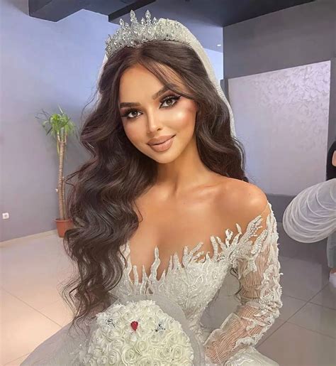 Pin by Rozie on Hair and makeup | Long hair wedding styles, Bride ...