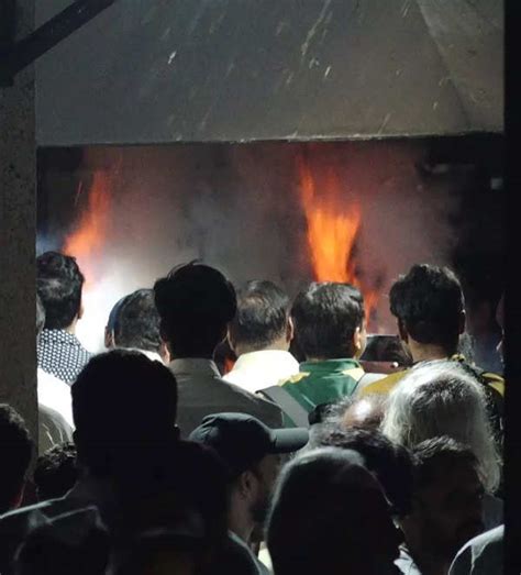 Satish Kaushik cremated: Salman Khan, Ranbir Kapoor, Abhishek Bachchan ...
