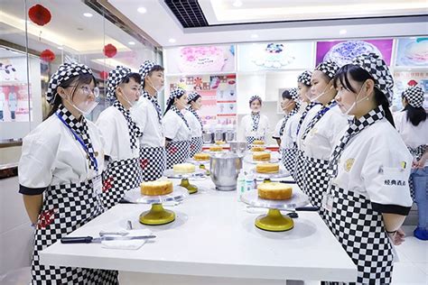 蛋糕师培训学费一般要多少钱_行业新闻_陕西新东方烹饪学校