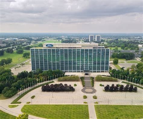 Ford Motor Puts Brakes on DEI: Internal Memo | Newsmax.com