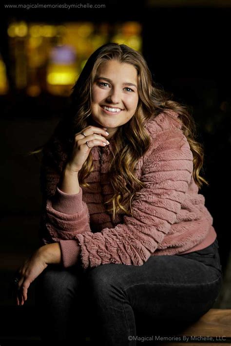 Senior Portraits Girls Swim 的图像结果