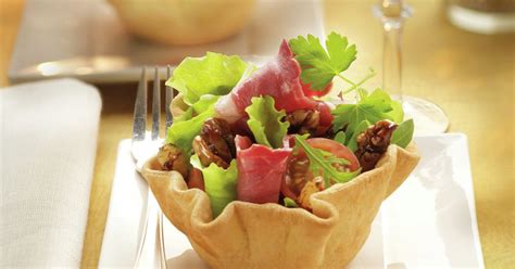 Ensalada de pato en tulipas