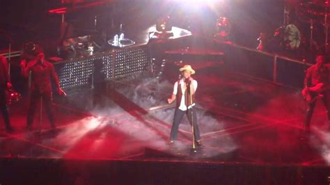 Bruno Mars- Moonshine (Live @ 02 Arena 8/10/13) - YouTube