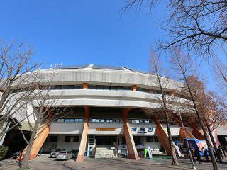 位于韩国首尔松坡区蚕室洞的蚕室体育馆（Jamsil Indoor Stadium）