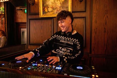 Flight Club Perth 的图像结果