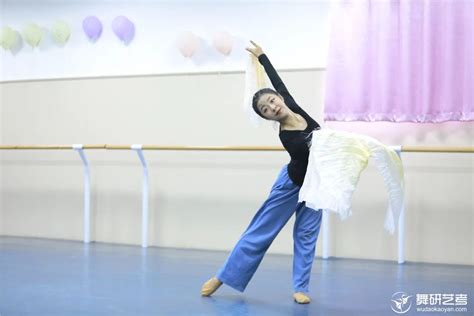 舞研全日制中国舞高二期中专业测试丨这群舞蹈生已蓄势待发，全力向2022年艺考冲击！_2023舞蹈艺考最新资讯-舞蹈艺考培训就在舞研艺考！