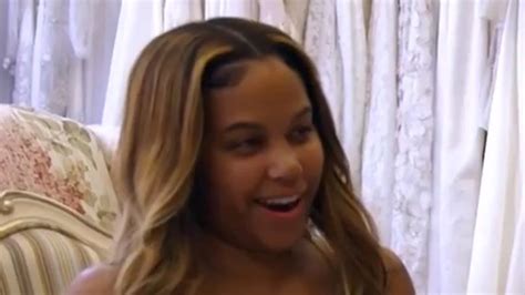 Teen Mom Cheyenne Floyd nearly topples out of her low-cut tank and ...