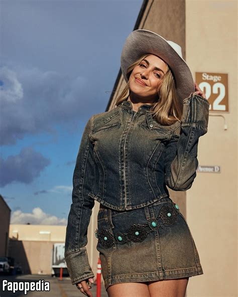 Emelia Hartford Nude Leaks - Photo #11834260 - Fapopedia