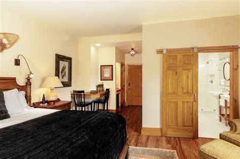 Whiteface Suite 303 - Mirror Lake Inn